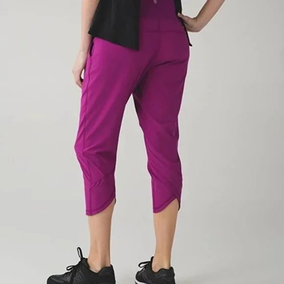 Lululemon Tranquil Crop size 4 - Picture 3 of 10